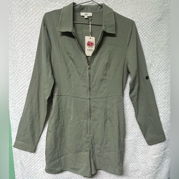 entro Other - Entro Sage Green Romper with Long Sleeves and Collar Zip Up Size Small NWT